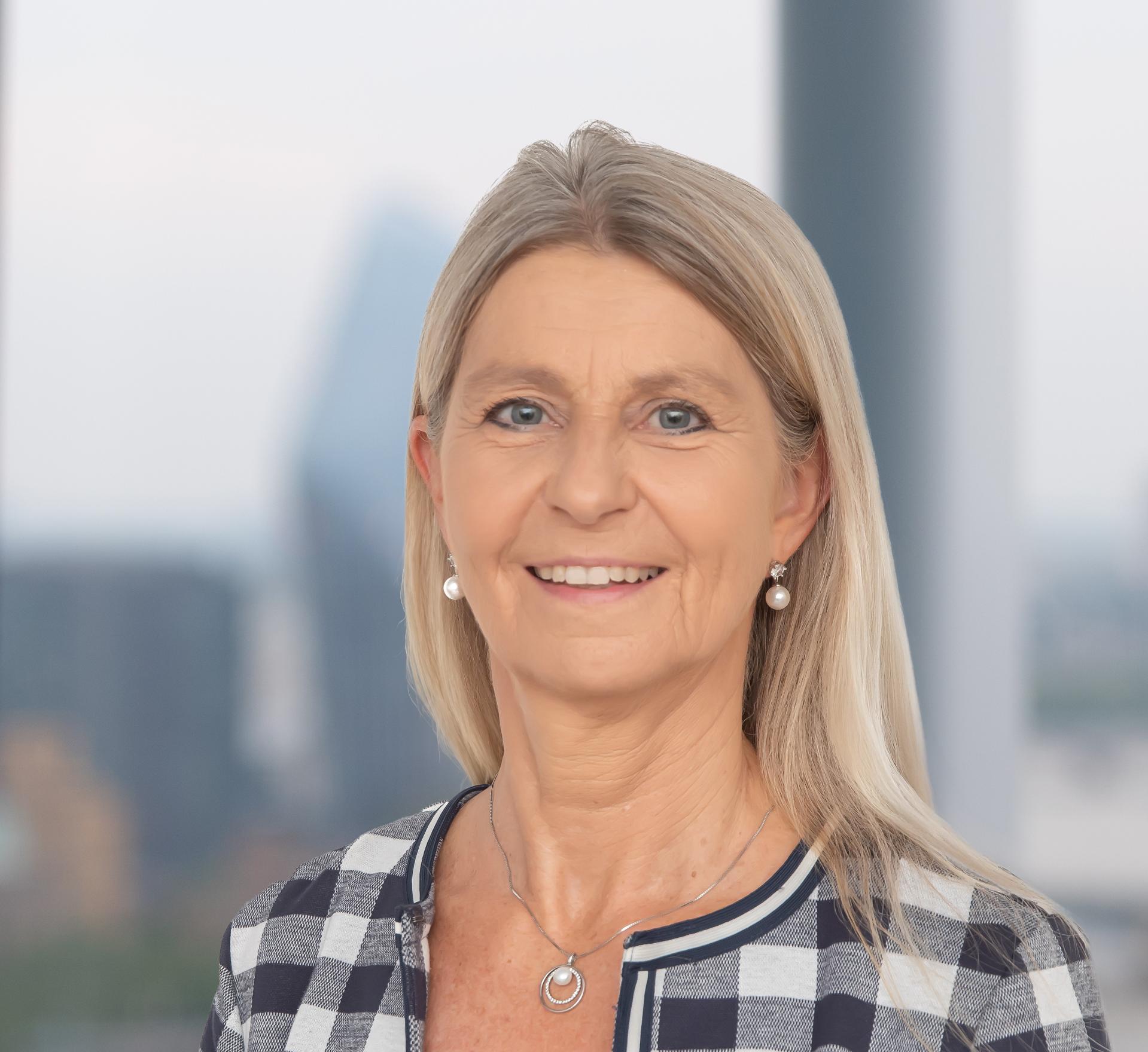 Cropped Ivonne Staisch